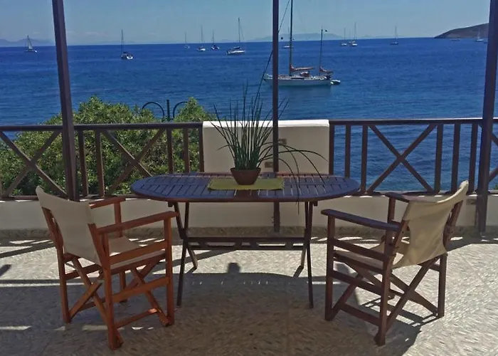 Anemoessa Apts Aparthotel